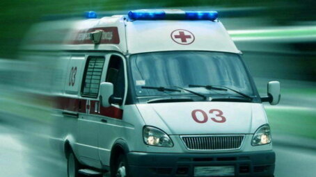 Один взрослый и 30 детей из лицея в Екатеринбурге обратились за помощью к врачам,