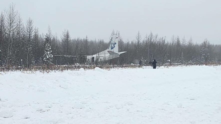 Ан-24 выкатился за пределы ВПП в Нелькане