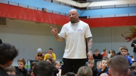 Джефф Монсон провел мастер-класс для юных атлетов и открыл турнир по греко-римской борьбе