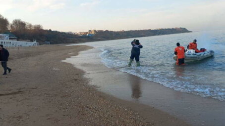 Оперативная информация о ликвидации последствий выброса мазута в Севастополе на 10 часов 12 февраля