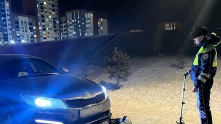 Две восьмилетние девочки попали под машину, катаясь на тюбинге в Екатеринбурге