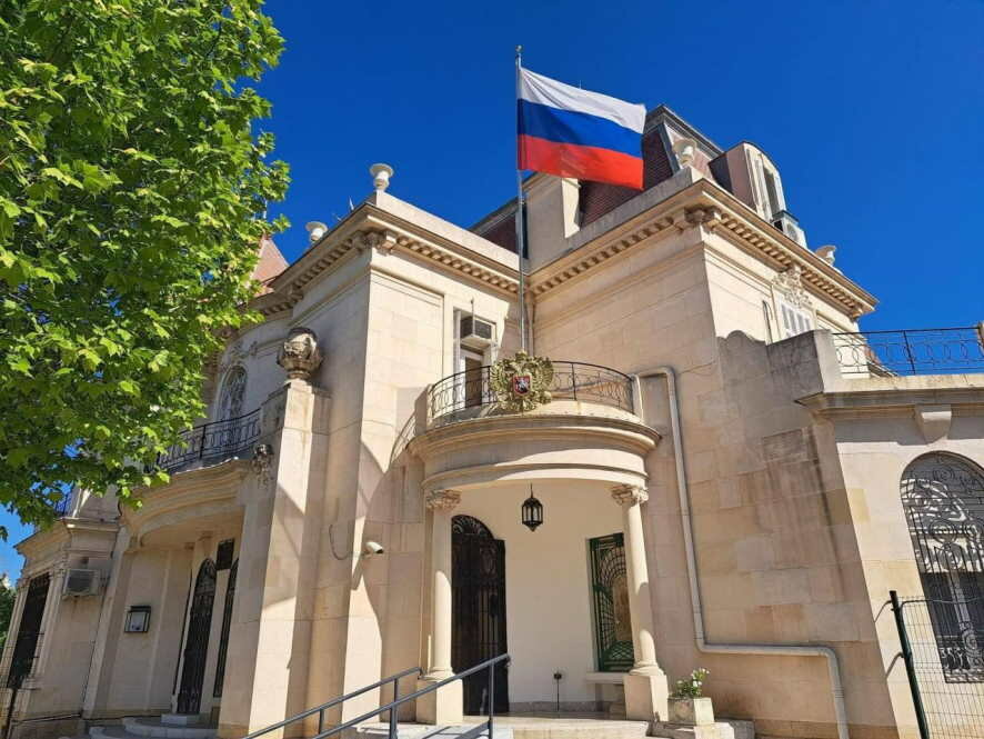 Что известно о взрывах на территории генерального консульства России в Марселе