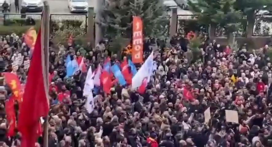 Жители Стамбула и Анкары выходят на акции протеста, несмотря на запрет властей