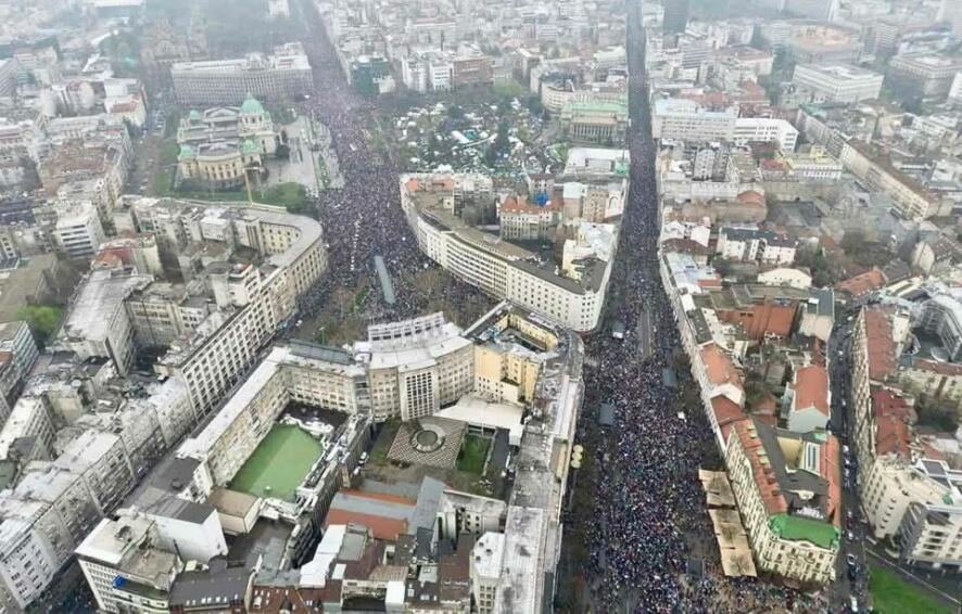 Массовые протесты в Сербии: полмиллиона человек требуют отставки Вучича