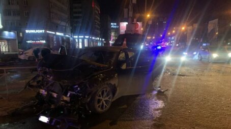 Трагедия в Новосибирске: два человека погибли в ДТП с участием сына алтайского бизнесмена