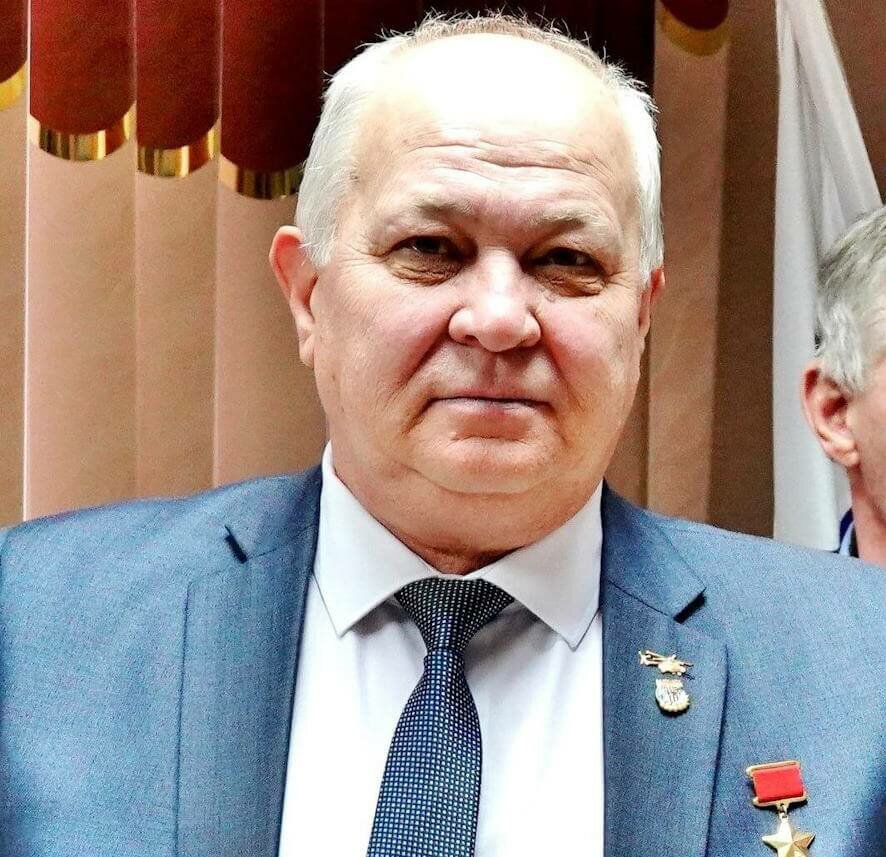 Герой Советского Союза и почетный гражданин Саратова Сергей Филипченков поздравил участников программы «Наши герои»