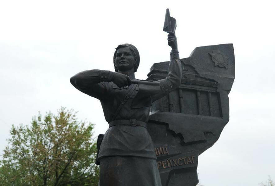В Саратове открыли памятник «Бранденбургской Мадонне» – символу Великой Победы