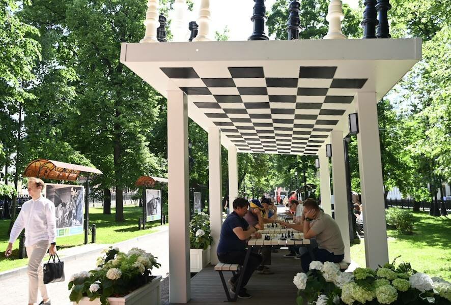 Москвичей и туристов приглашают на летний шахматный турнир