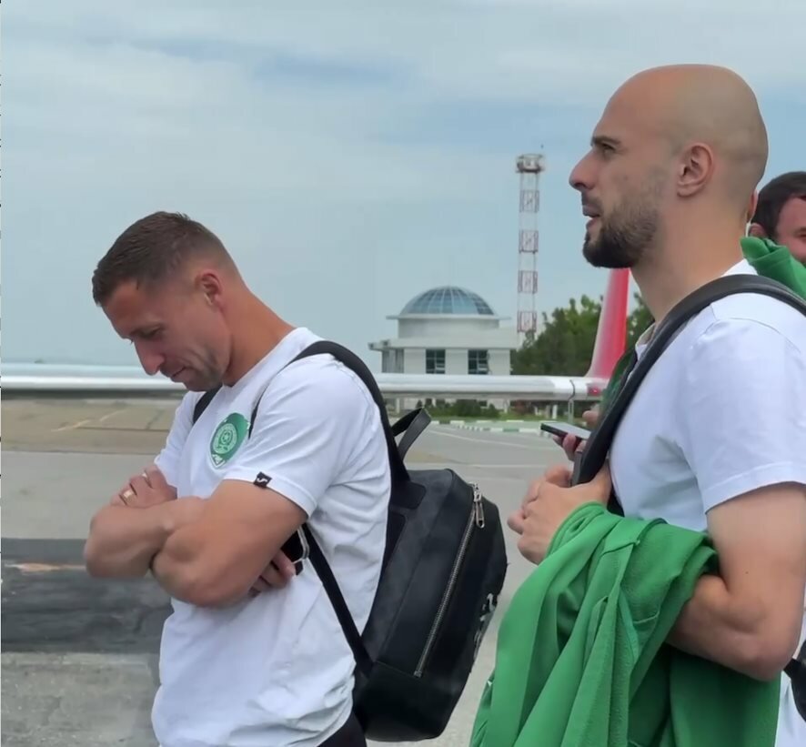 Самолет с футболистами грозненского клуба «Ахмат» не смог приземлиться в Санкт-Петербурге из-за сильной грозы