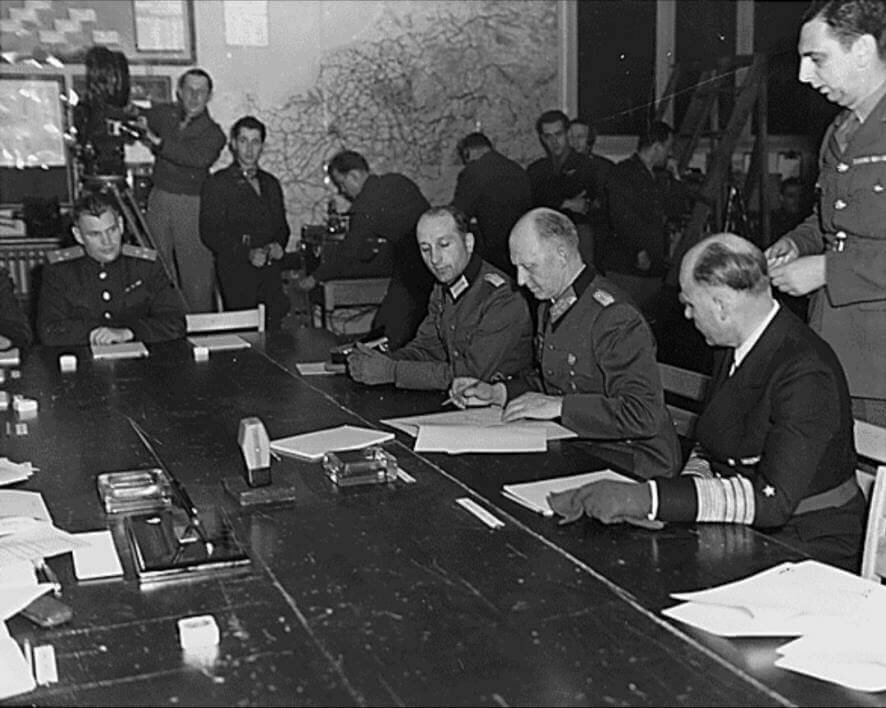 7 мая 1945 г. в Реймсе, Франция, состоялось подписание акта о капитуляции Германии
