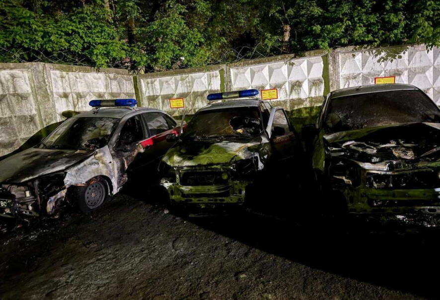 В Калуге девушка пробралась на стоянку Росгвардии и подожгла пять автомобилей