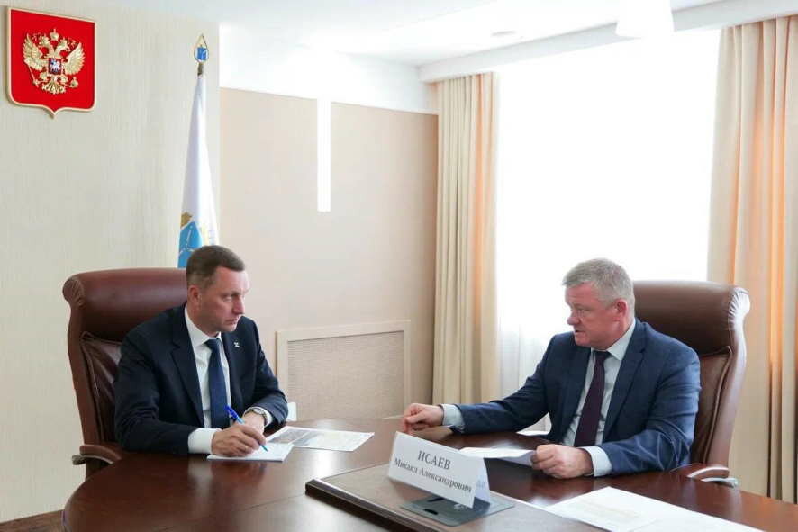 Михаил Исаев на встрече с губернатором доложил о проводимой работе по очистке улиц Саратова от незаконных рекламных конструкций