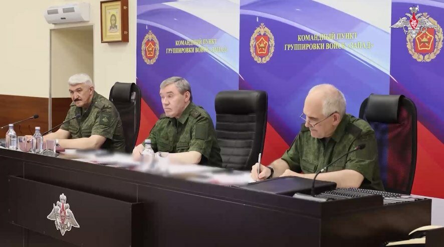 Валерий Герасимов посетил зону проведения специальной военной операции