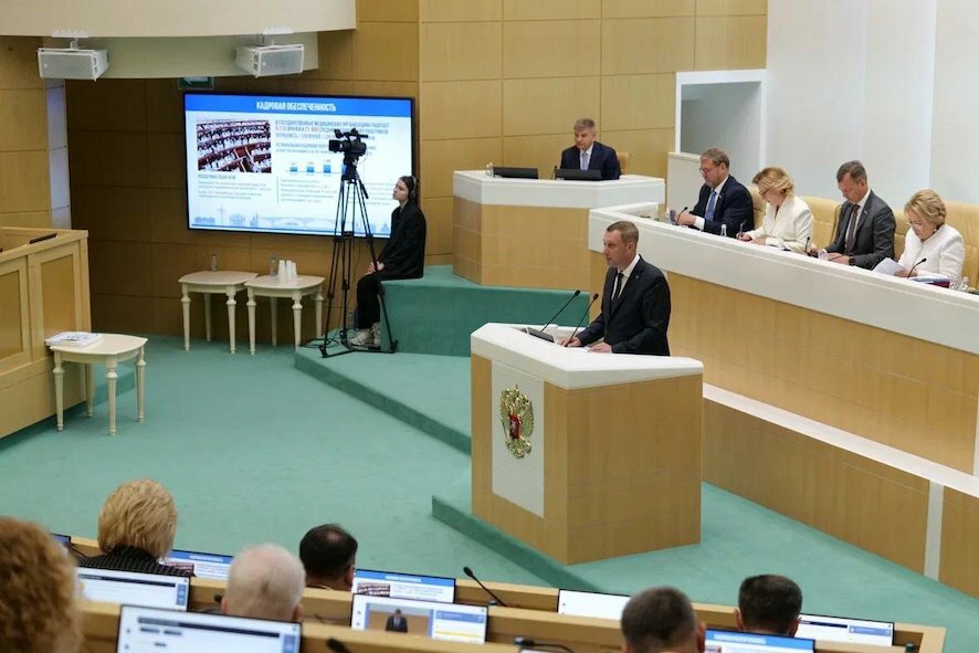Губернатор Роман Бусаргин в Совете Федерации отметил роль и поддержку Володина в развитии саратовского региона