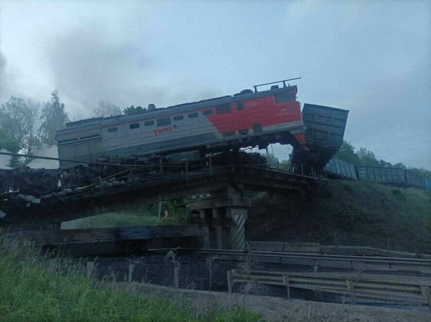 Ночью на 48-м км трассы Тросна-Калиновка в Железногорском районе Курской области произошло обрушение моста