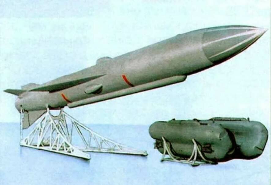 3 июня 1968 года принята первая в мире крылатая ракета с подводным стартом — П-70 «Аметист»