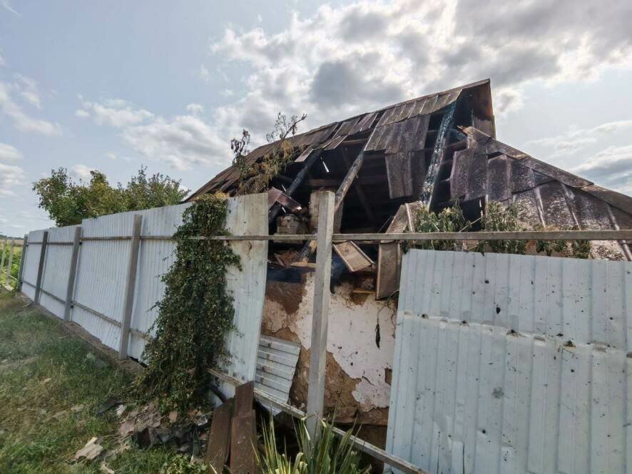 В результате атаки БПЛА повреждены 5 частных домов в деревне Гирьи Курской области