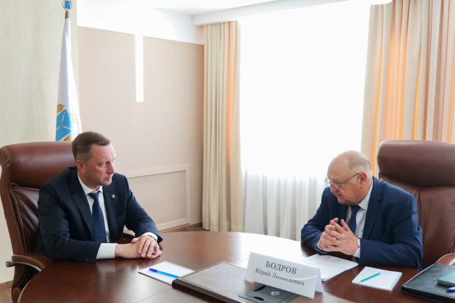 Губернатор Роман Бусаргин провел встречу с главой Краснопартизанского района Юрием Бодровым