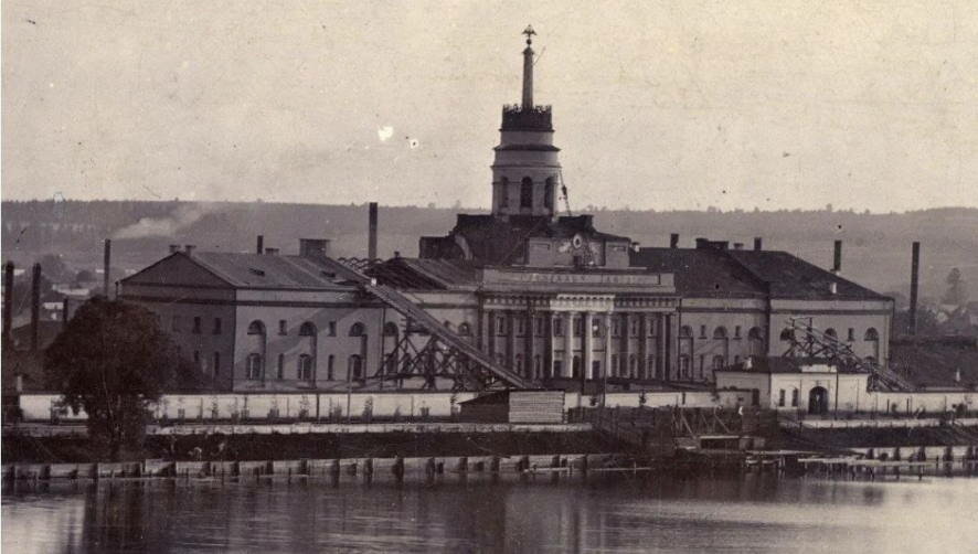 10 июня 1807 года по указу императора Александра I в Ижевске появился оружейный завод
