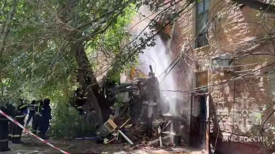 В Астрахани произошло обрушение части подъезда многоквартирного дома