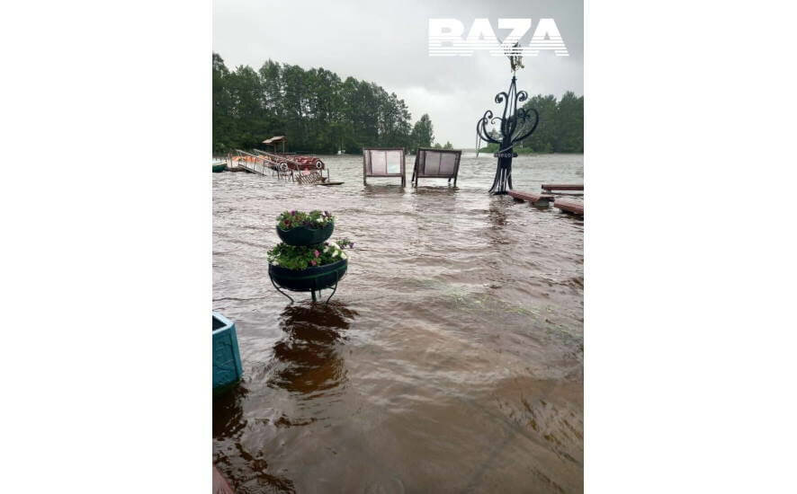 Санкт-Петербург готовится к наводнению — вода с внешней стороны дамбы уже поднялась на уровень в 180 см