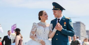 Президент России Владимир Путин поздравил молодожен с Днем семьи