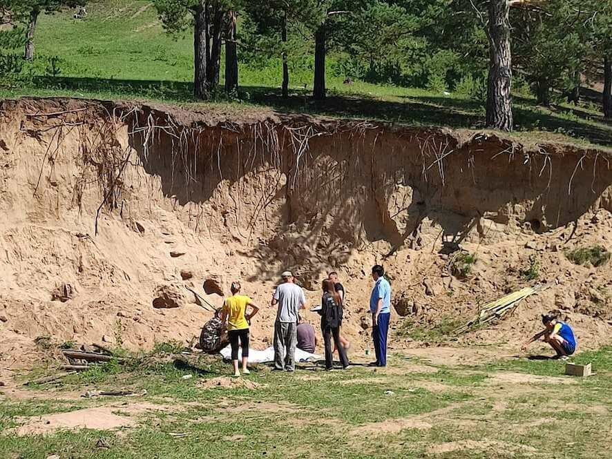 Двое детей погибли, играя в заброшенном песчаном карьере в Забайкалье