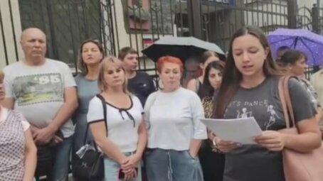 Саратовцы требуют проверить активистов, блокирующих строительство школы и благоустройство сквера