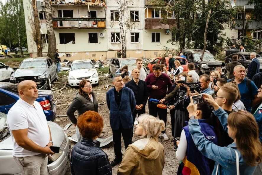 Александр Хинштейн вновь выехал в Железнодорожный округ, к дому, который пострадал от удара ВСУ
