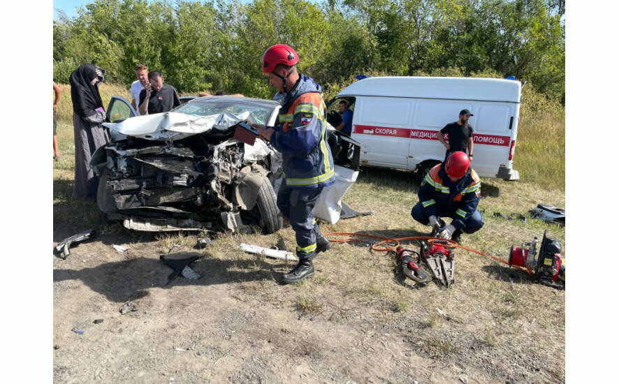 В Саратовской области произошло ДТП, один человек погиб и семь человек пострадали