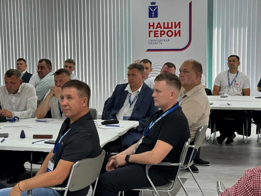 Командообразование, лекции и мастерские коммуникаций: наши герои проходят очный модуль обучения