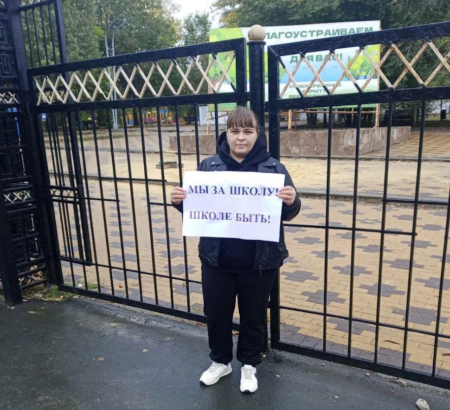 Жители Саратова требуют ускорить возведение новой школы
