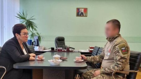 Депутат облдумы Ирина Колесникова оказала содействие бойцу из Энгельса, награжденному медалью Суворова