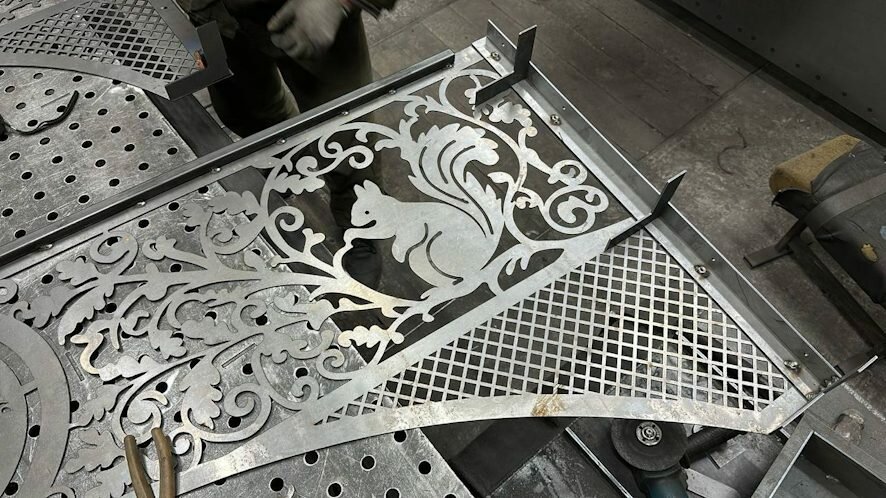 В парк Горького в Саратове начали поступать новые малые архитектурные формы