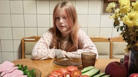 Не только печенье: как научить ребенка готовить и не перегореть — гид по возрастам