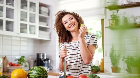 Меньше есть, чтобы больше думать: как 30% калорий могут купить вам лишние годы ясного ума