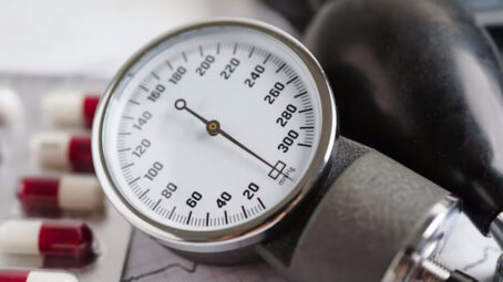 Не только соль и стресс: кардиолог о неочевидных причинах гипертонии