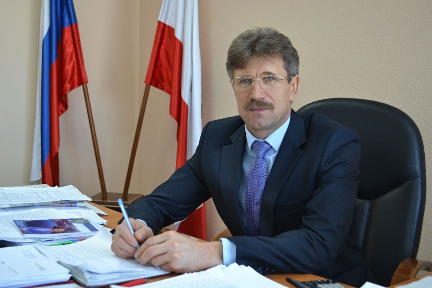 «Моя хата с краю»: экс-главу Алгайского района обвиняют в вольном обращении с бюджетом и кумовстве