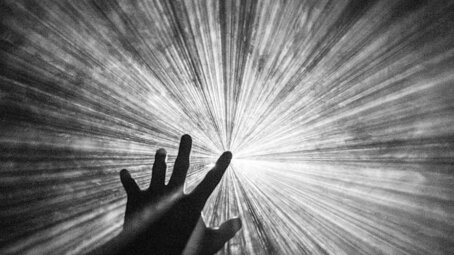 Сознание как океан: радикальная теория, которая превращает смерть из конца в возвращение домой