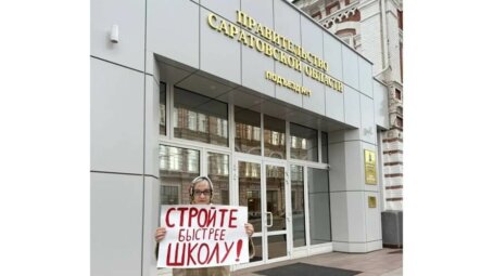 Активисты в Саратове выступают за скорейшее строительство новой школы
