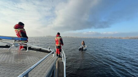 Саратовские спасатели провели рейд по безопасности на Волге перед закрытием навигации
