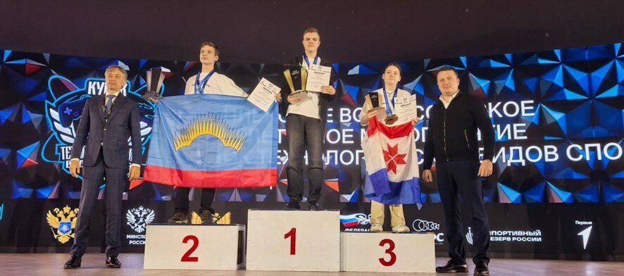 Восьмиклассник из Саратова выиграл Кубок России по программированию роботов в Москве