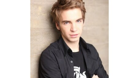 Звезда театра и кино Даниил Вахрушев проведет творческую встречу с саратовскими школьниками