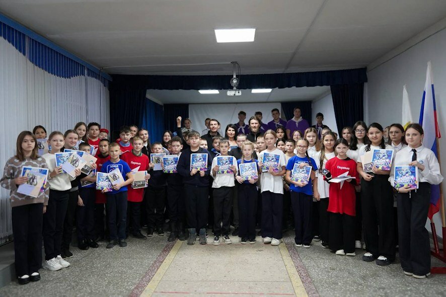 В посёлке Духовницкое прошёл хоккейный урок для более чем 150 детей и взрослых