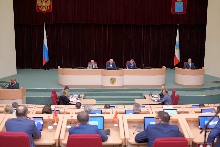 На заседании Саратовской областной думы в поправках в бюджет области отражены несколько важных решений
