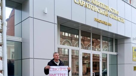 Жители Саратова продолжают акции в поддержку строительства школы в микрорайоне Молодежный