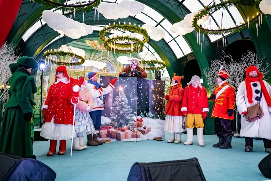 «Волшебная шкатулка»: звёздные актёры проведут детские праздники на фестивале «Путешествие в Рождество»
