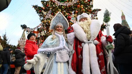 Панно с капибарой и медуза на елочке: Москвариум проводит мастер-классы на Манежной площади в рамках «Путешествия в Рождество»