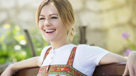 Актриса Мария Кожевникова встретится со школьниками Базарного Карабулака