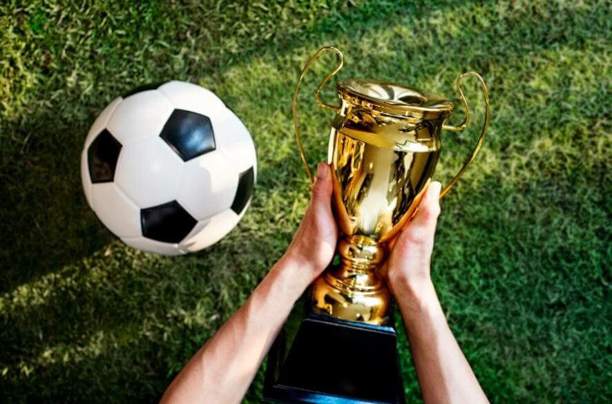 Топ-5 чемпионатов по футболу: где рождаются звезды и почему Европа удерживает трон